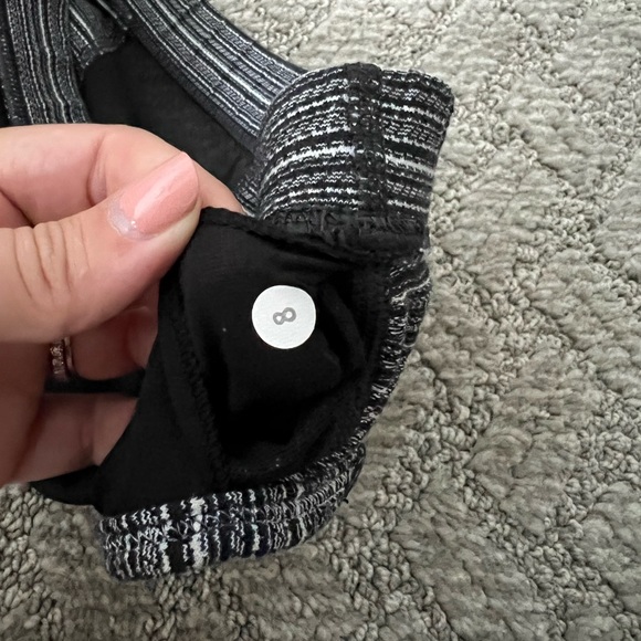 LULULEMON FLOW-Y SPORTS BRA SIZE 8 - Picture 3 of 3